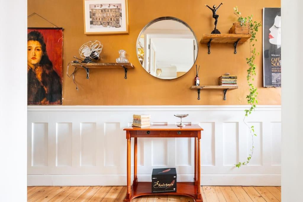Appartement Holyrood Park: Lush & Arty 2 Double Bed Flat *