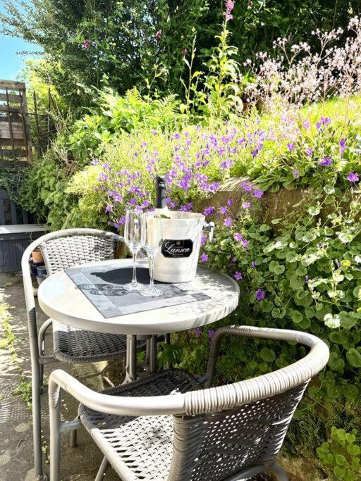 Appartement Holyrood Park: Lush & Arty 2 Double Bed Flat *