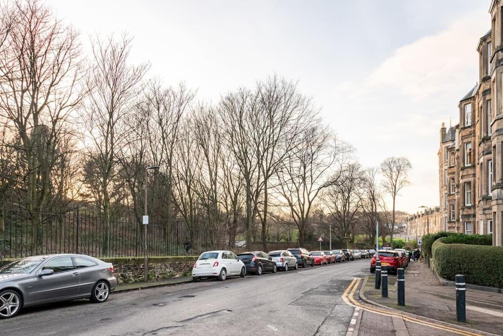 Appartement Holyrood Park: Lush & Arty 2 Double Bed Flat
