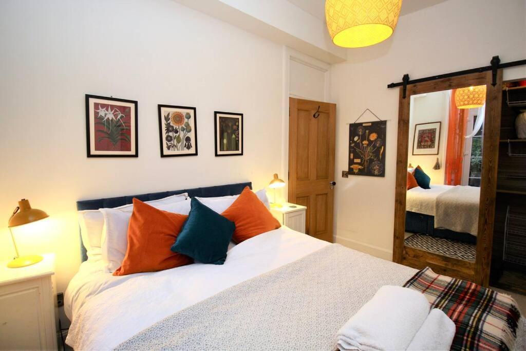 Appartement Holyrood Park: Lush & Arty 2 Double Bed Flat *