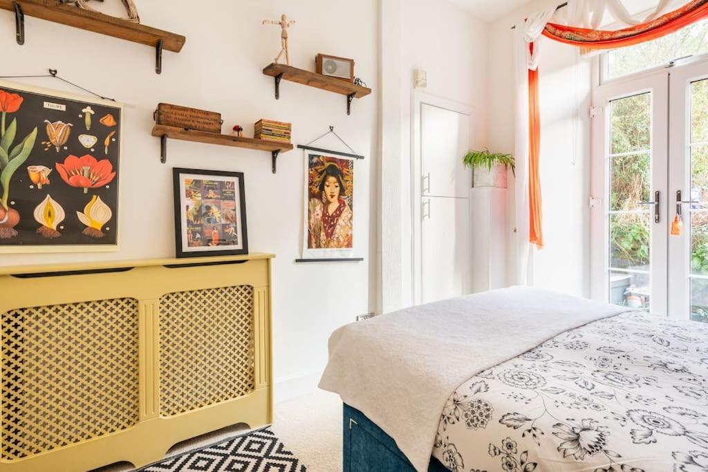 Holyrood Park: Lush & Arty 2 Double Bed Flat * EDI