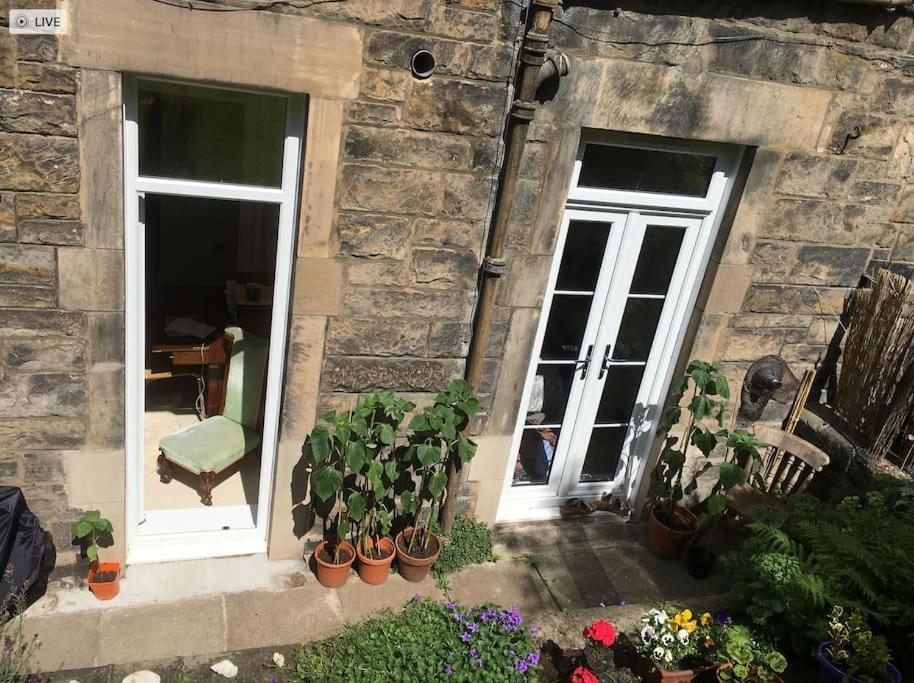 Appartement Holyrood Park: Lush & Arty 2 Double Bed Flat *
