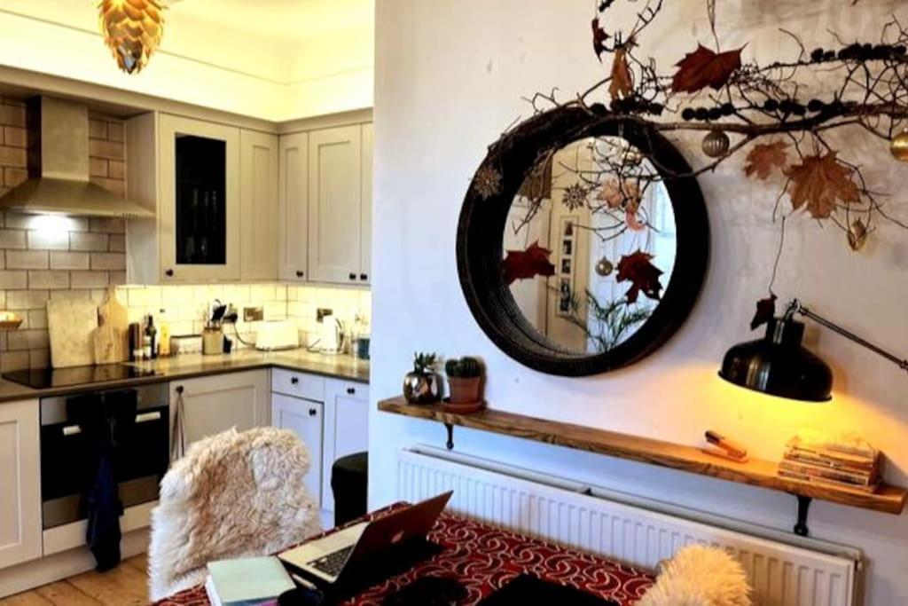 Appartement Holyrood Park: Lush & Arty 2 Double Bed Flat EDI