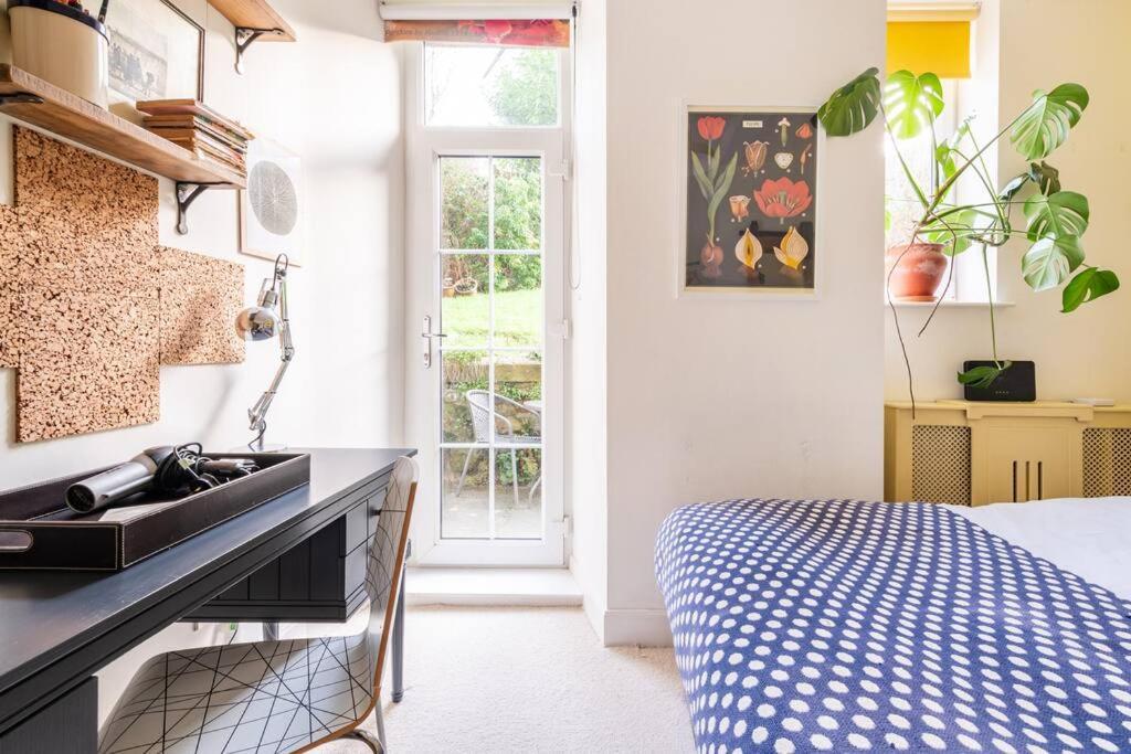 Appartement Holyrood Park: Lush & Arty 2 Double Bed Flat *