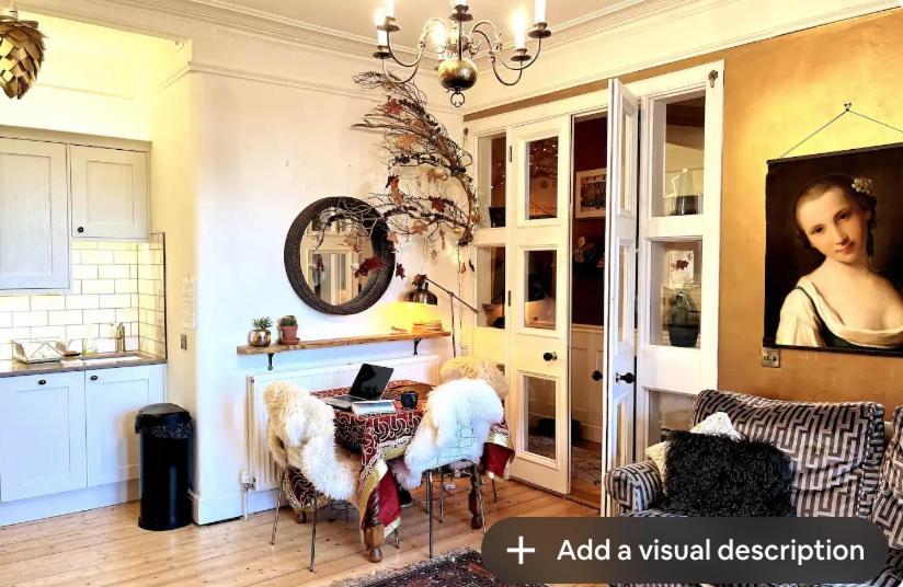 Holyrood Park: Lush & Arty 2 Double Bed Flat EDI